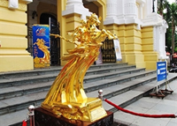 Golden statues of Saint Giong displayed in Hanoi